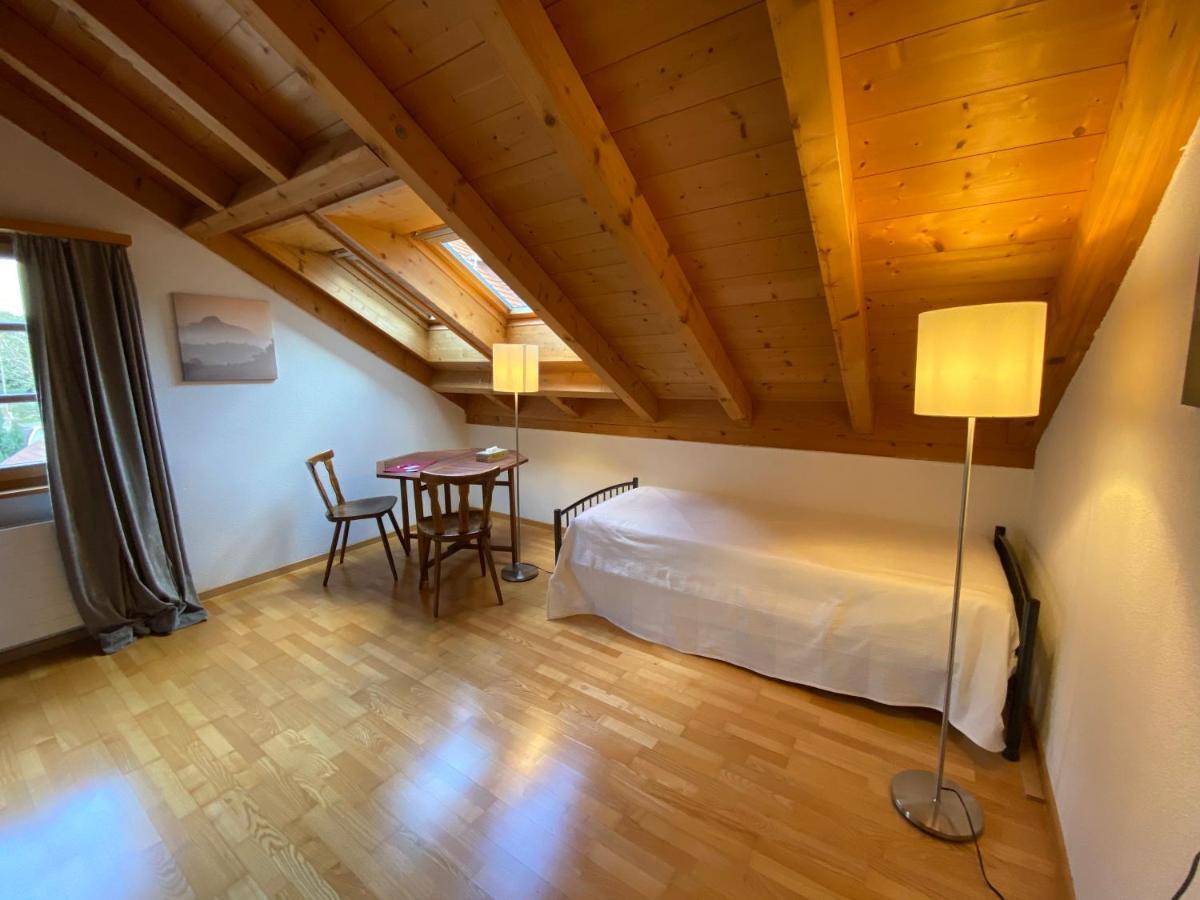 Atelier 67 Bed and Breakfast Obersaxen Esterno foto